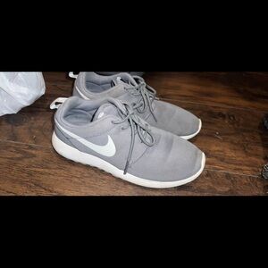 Nike Charcoal Gray Athletic Shoes Roshes